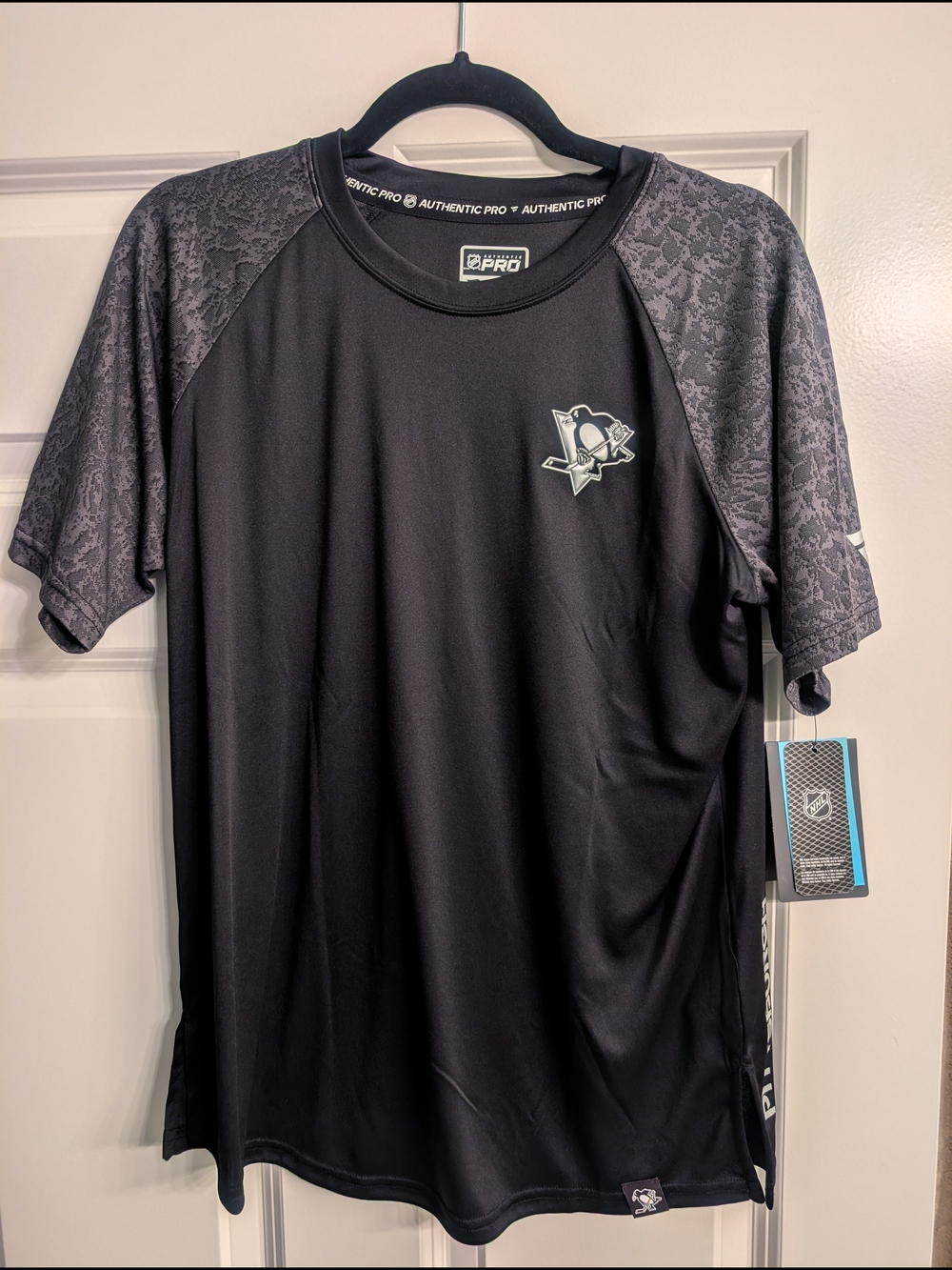 (NWT) NHL Authentic Pro Pittsburgh Penguins Black Athletic Short-Sleeve Tee